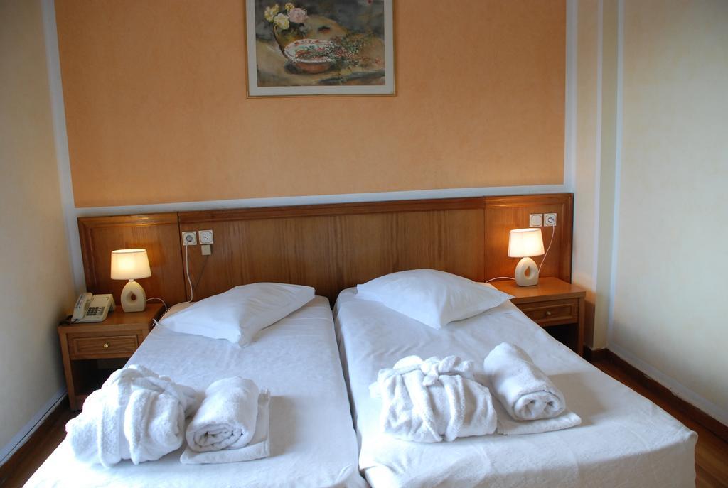 Delphi Palace Room photo